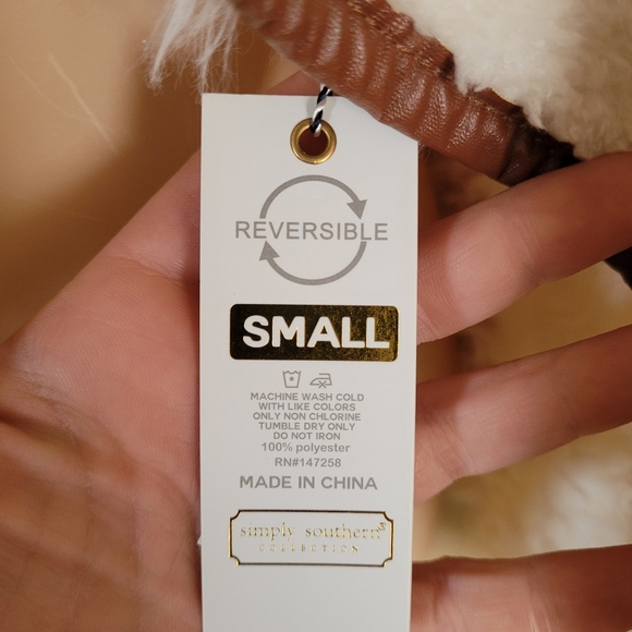 Simply Southern Reversible Cream Color Sherpa Vest Size Women's Small NEW - Picture 9 of 10
